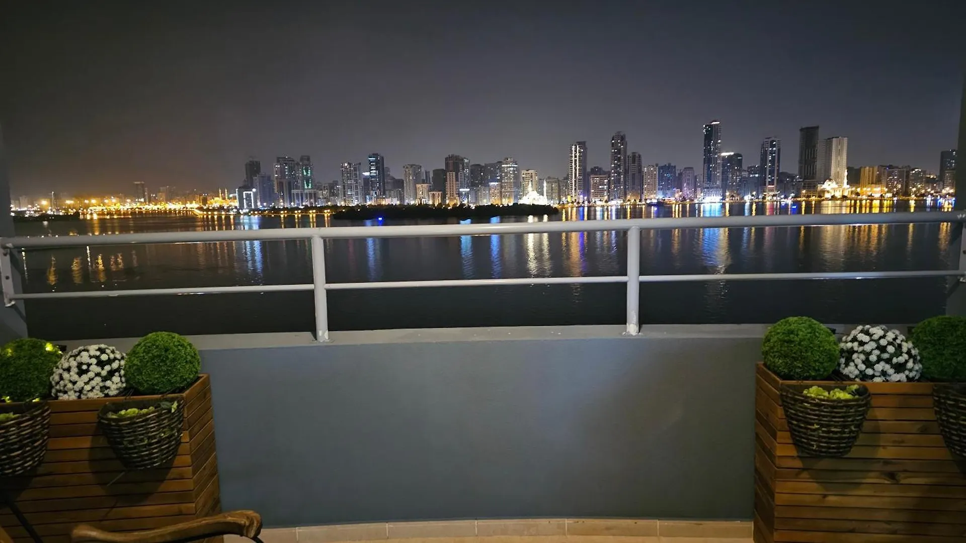 בית אירוח שארג'ה Luxury Private Rooms